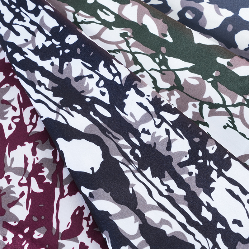 50/75 mat satin graffiti print stof